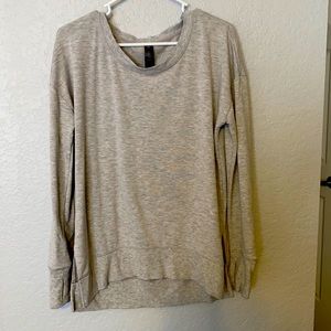 Long sleeve top. Size small. Brand yogalicious.